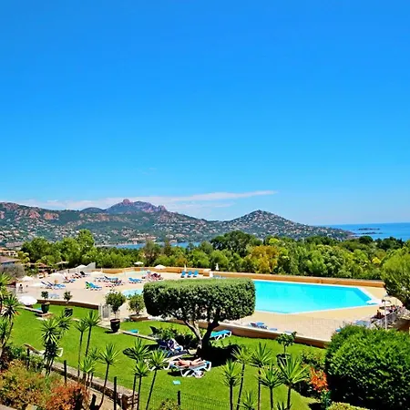 Cap Esterel Village Superbe 2 Pieces Plein Centre Du Village Avec Solarium Et Balcon Vue Golf C7 388la