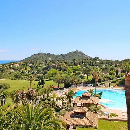 Apartamento Cap Esterel Village Superbe 2 Pieces Plein Centre Du Village Avec Solarium Et Balcon Vue Golf C7 388la